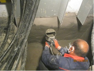 電纜溝漏水YYA特種防水抗滲漿料進行噴涂施工