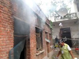 郭大爺家里屋頂漏水嚴重