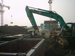 不規范施工及人為破壞很容易將卷材或涂料防水層破壞,形成漏水與竄水 不規范施工及人為破壞很容易將卷材或涂料防水層破壞,形成漏水與竄水