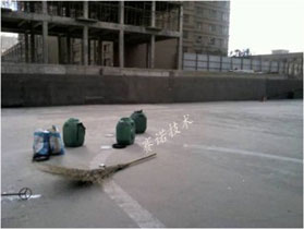 用改性MD聚合物防水涂料進行大面積防水施工 用改性MD聚合物防水涂料進行大面積防水施工