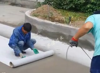 高分子防水卷材施工采用用YYPE做粘結(jié)劑 高分子防水卷材施工采用用YYPE做粘結(jié)劑