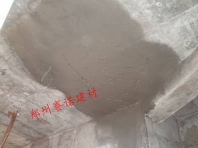 車庫(kù)頂板裂紋修復(fù)后 車庫(kù)頂板裂紋修復(fù)后