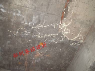 車庫(kù)頂板裂紋 車庫(kù)頂板裂紋