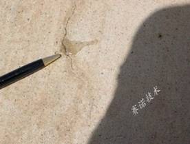 即使有裂紋的地方，水也滲入不進去