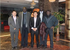 王總與國外客戶在一起 王總與國外客戶在一起