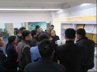 中場休息時,大家熱情的咨詢賽諾技術的各種新型技 中場休息時,大家熱情的咨詢賽諾技術的各種新型技