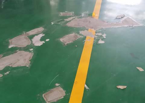 地下車庫漏水導致環氧地坪起層