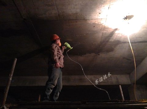 蘇州地下車庫頂板側墻大面積裂紋漏水