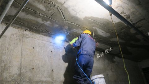 南京地下車庫頂板裂紋漏水